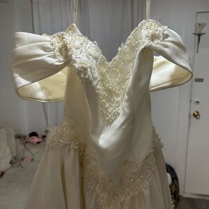 Vintage Ivory Wedding Dress